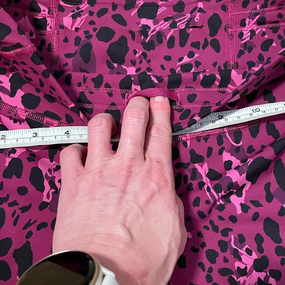 Lululemon Pink Leopard Print Legging Women’s 6 - Picture 4 of 9
